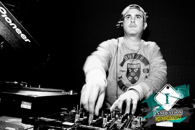 DJ Ollie in the mix at Innovation 'Distortion' @ The Coronet